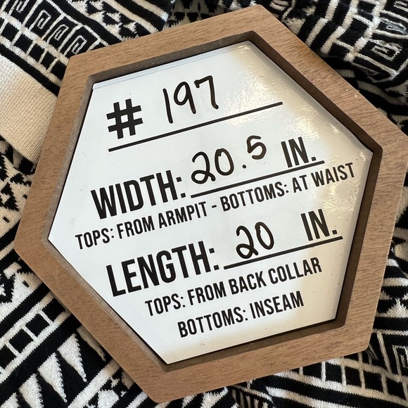 BCBGeneration Black/Cream crop sweater (197) - Picture 7 of 7